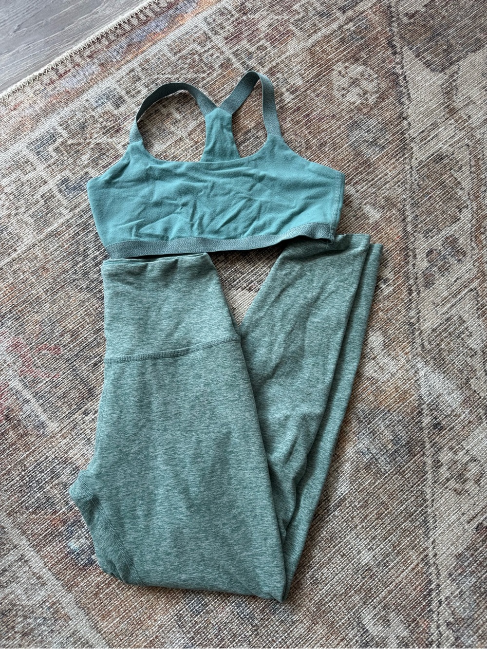Beyond Yoga Teal Green Sports Bra and Legging Set — size small